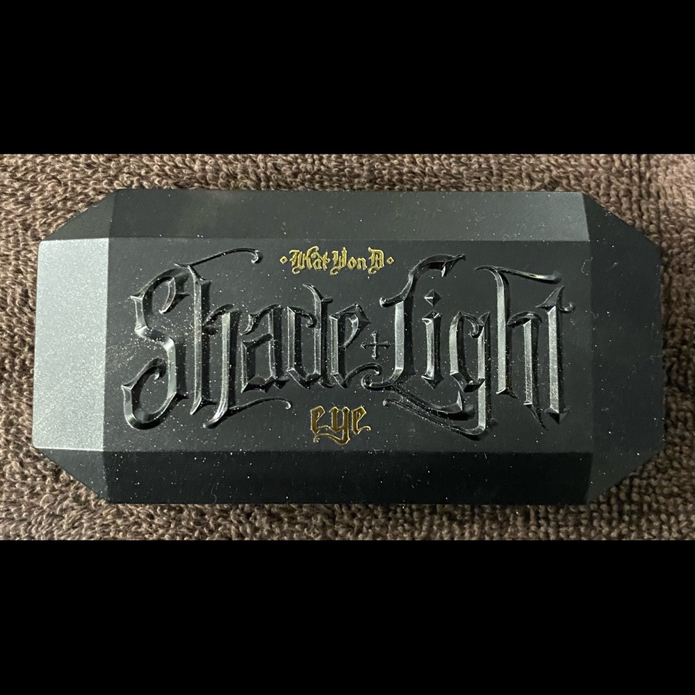 Kat Von D Shade Of Light Eye Contour Pal - Smokey